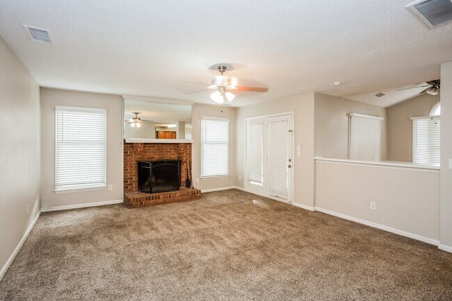 Building Photo - 2328 Torrington Ln