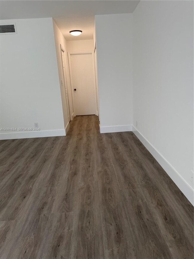 Building Photo - 200 Lakeview Dr