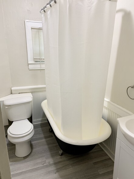 Bathroom - 1332 Buena Vista Blvd SE