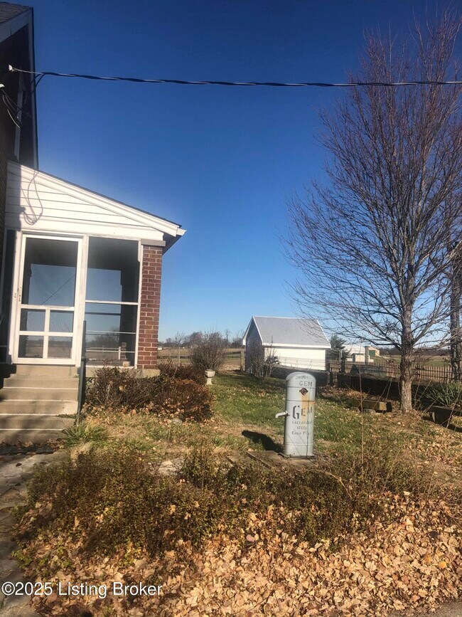 Building Photo - 2167 Eminence