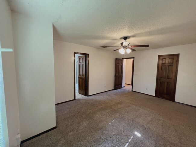 Building Photo - CHARMING 3 BED IN EDMOND!