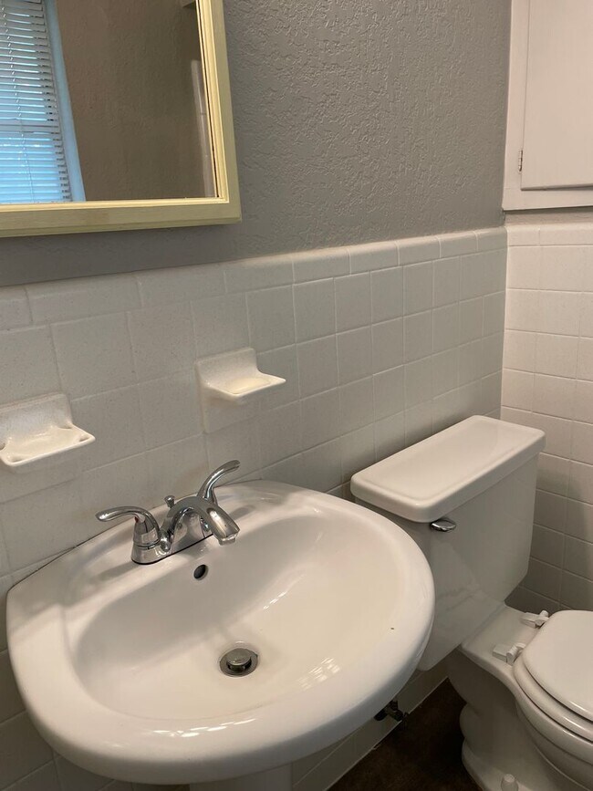 Building Photo - Available Now! Limit of 2 pets. Charming 3 bed, 3 bath, 2 car garage