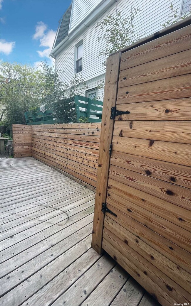 Building Photo - 90-17 Holland Ave