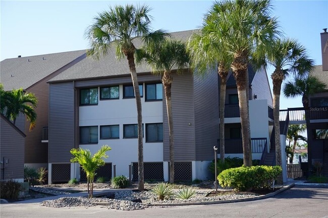 Building Photo - 534 Pinellas Bayway S