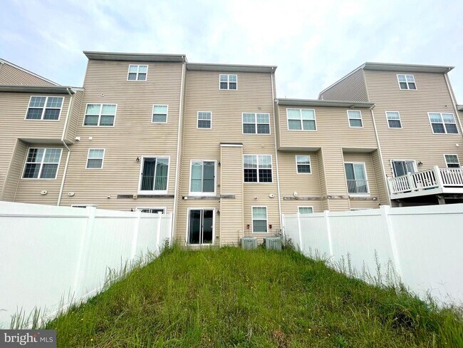 Building Photo - 113 Polo Way