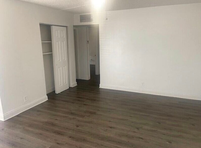 Building Photo - 1451 NW 20th Ct