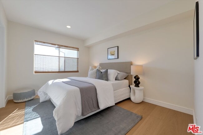 Building Photo - 211 Bellino Dr