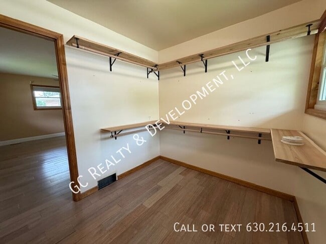 Building Photo - 381 W Millers Rd