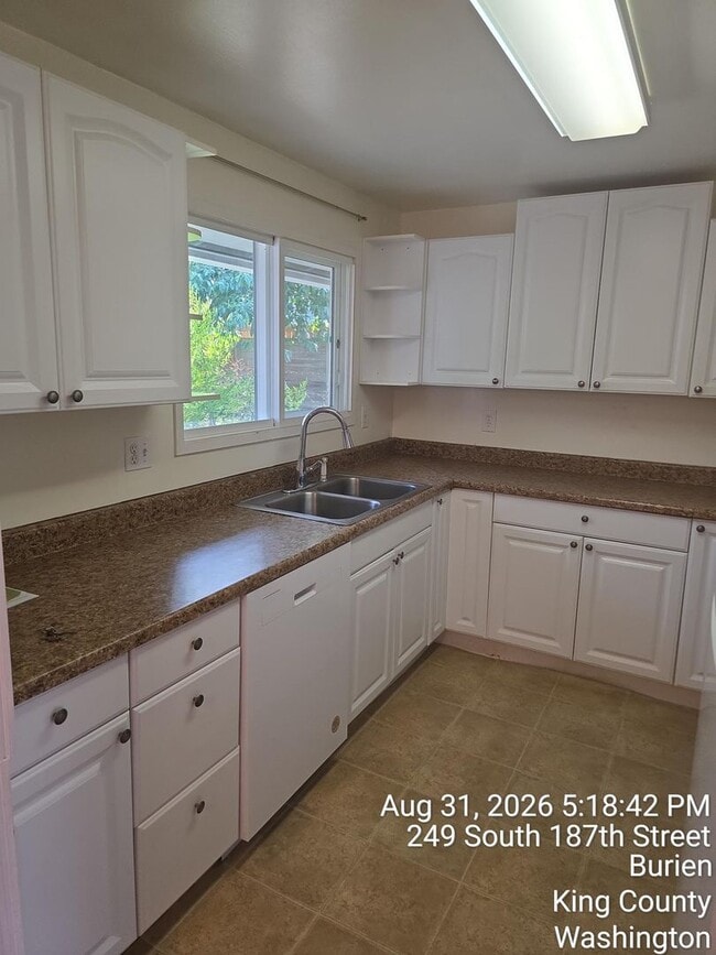 Building Photo - 249 S 187th St