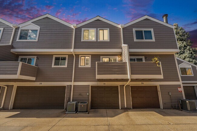 Building Photo - Loft Style Townhouse Available in Arvada!
