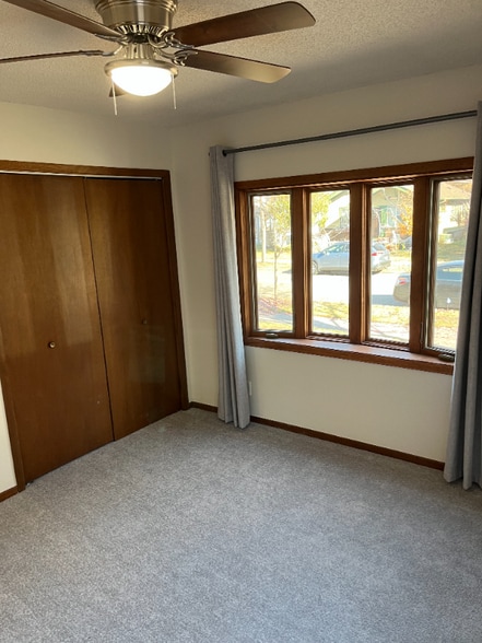 Building Photo - 4230 S 39th Ave