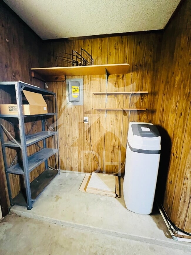 Building Photo - 414 Deer Run