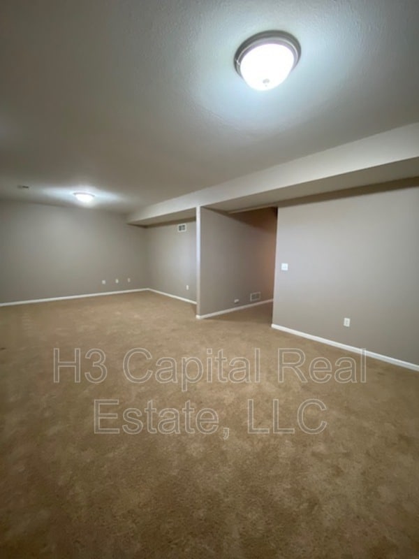 Building Photo - 621 Titan Dr