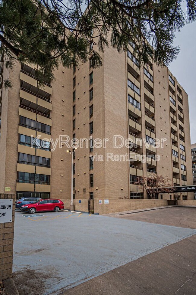 Building Photo - 800 N Pearl St