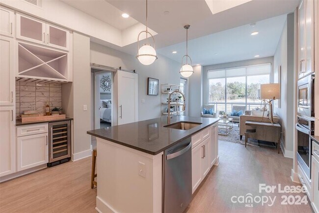 Building Photo - 13230 Ballantyne Corporate Pl