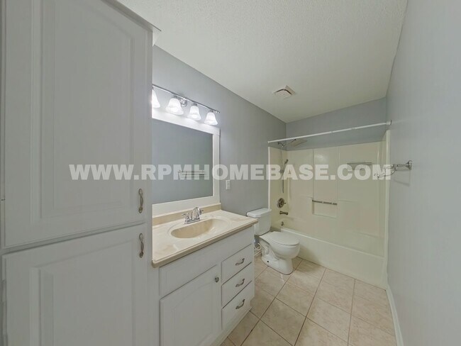 Building Photo - Cozy 3-Bedroom Home on a Corner Lot with F...