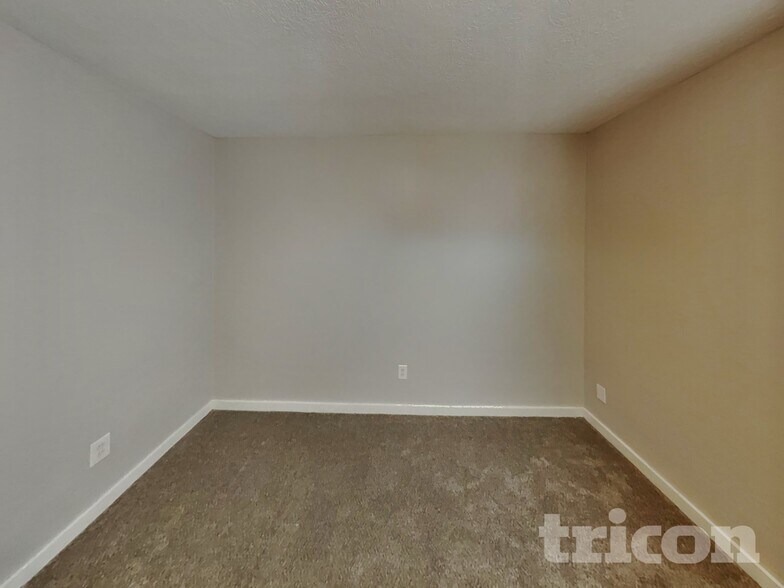 Building Photo - 1016 Deerpass Dr