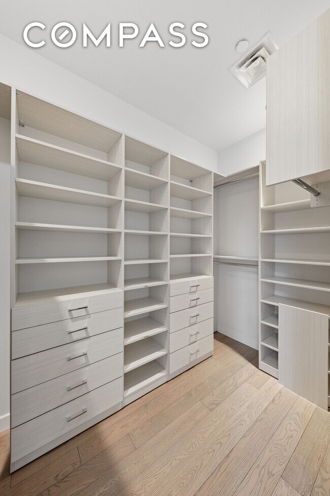 Building Photo - 505-513 W 43rd St