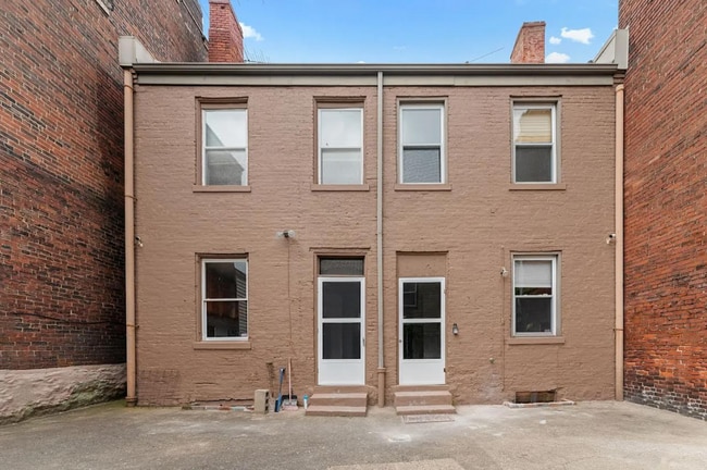 Building Photo - MOVE IN SPECIAL! SCORE HALF OFF 1ST MONTH'...