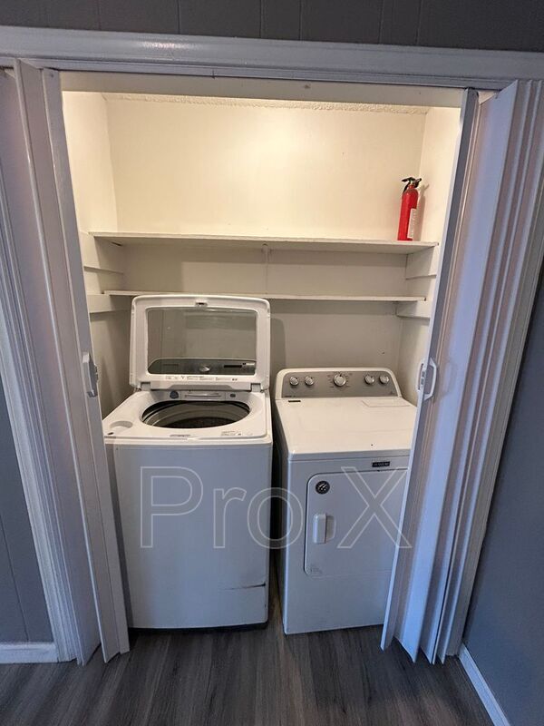 Building Photo - 409 Park St