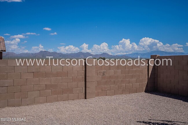 Building Photo - 10611 W Halsey Dr