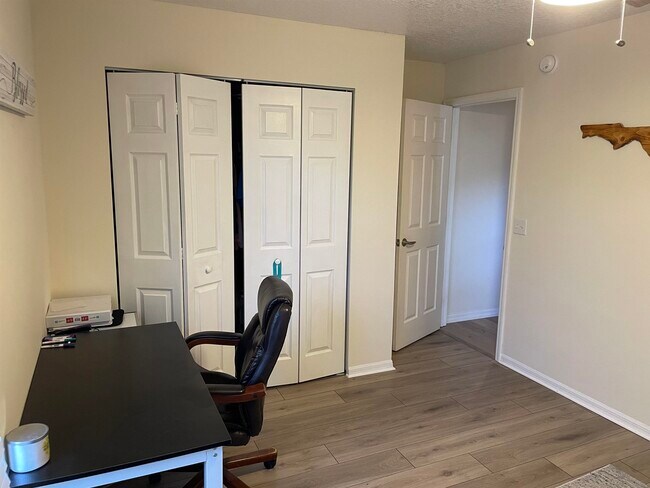 Building Photo - 203 E St