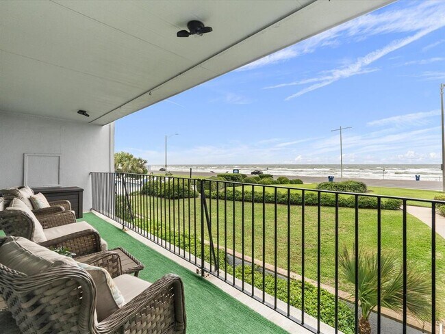 Building Photo - 7600 Seawall Blvd