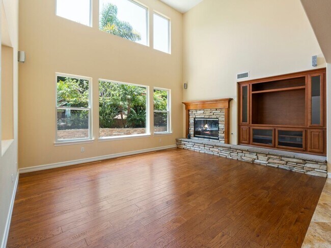 Building Photo - 5250 Coleridge Ct