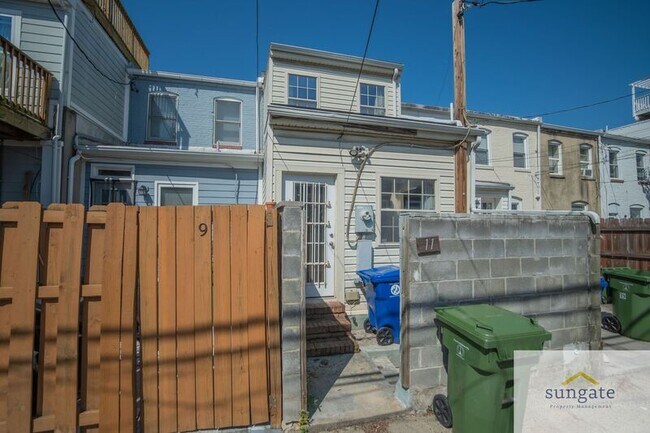 Building Photo - 11 N Streeper St