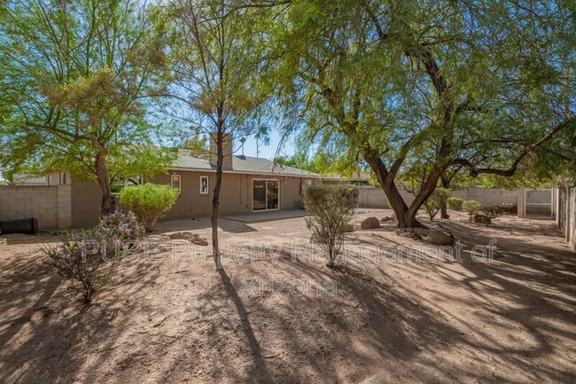 Building Photo - 7608 E 4th St