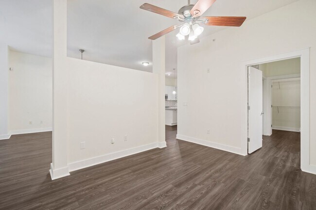 Building Photo - Modern 1BR/1BA in First Ward – Walk to Parks, Dining & Entertainment