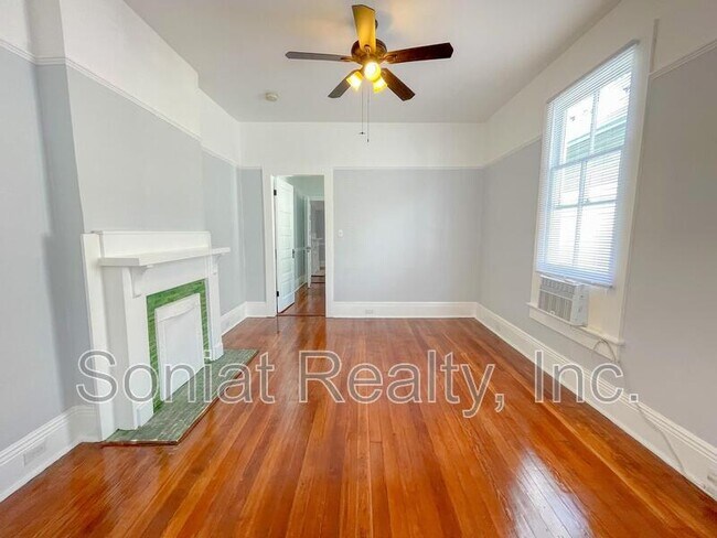 Building Photo - 2435 Lapeyrouse Street