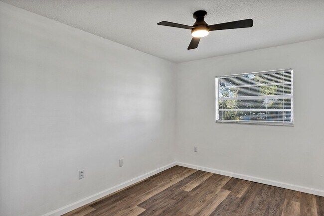 Building Photo - Charming 3-Bedroom Home with Porches in Eagle Lake