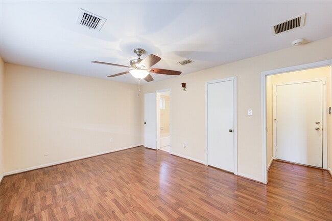 Building Photo - 5711 Weeping Willow Rd