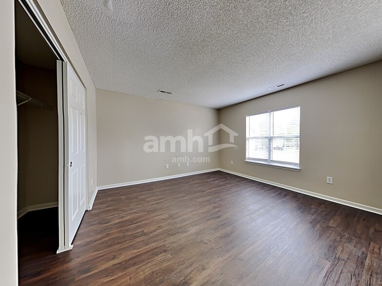 Building Photo - 133 Broken Branch Dr