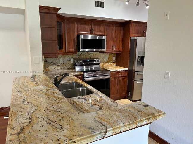 Building Photo - 2516 Centergate Dr
