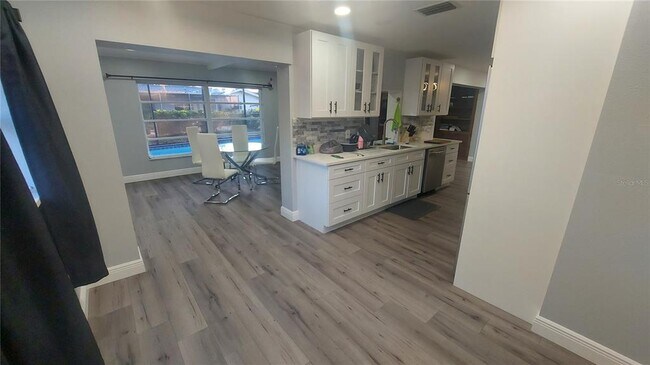 Building Photo - 1811 Forest Dr