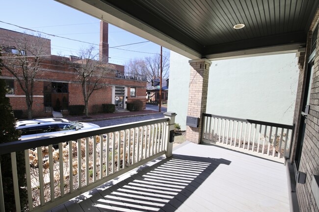 Building Photo - 310 E Beck St