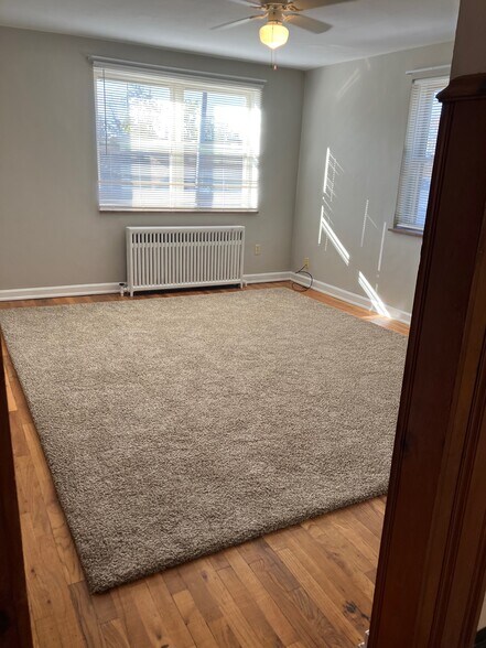 living room - 4324 Schenck Ave