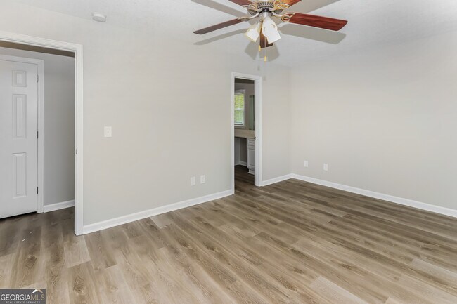Building Photo - 1616 Quail Run SW