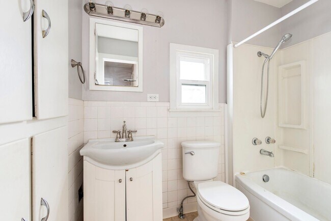 Building Photo - 703 10th St