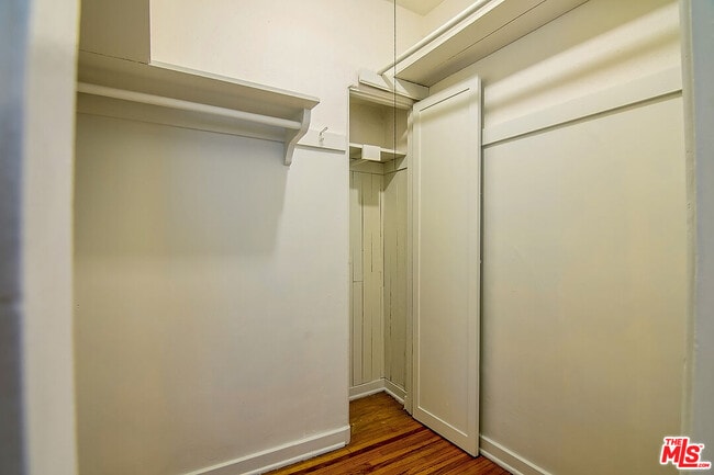 Building Photo - 1071 Cloverdale Ave