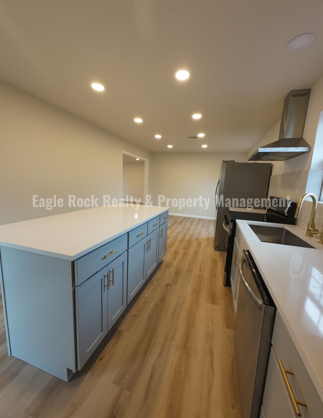 Building Photo - 1369 E 67th St