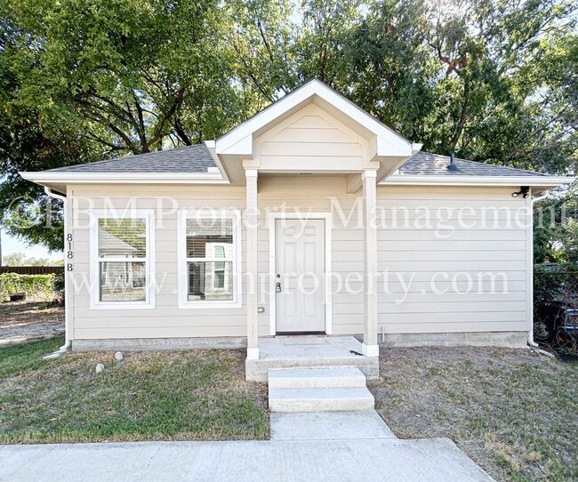 Building Photo - 818 Rose St