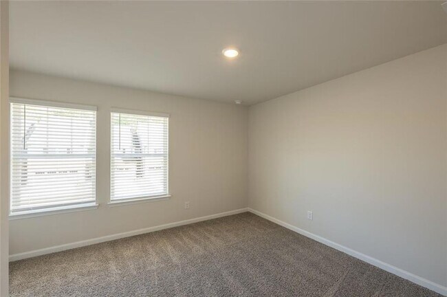 Building Photo - 345 Timberland Ave