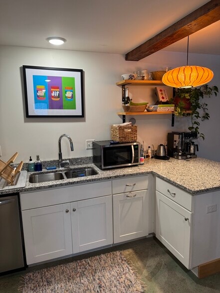 Building Photo - 361 S Winooski Ave