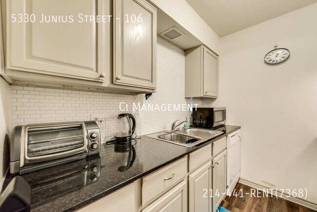 Building Photo - 5330 Junius St