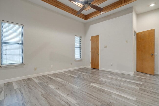 Building Photo - Beautiful 3 Bed, 2 Bath Home in Well Established Holiday West Neighborhood W /Pool and Pool Servi...