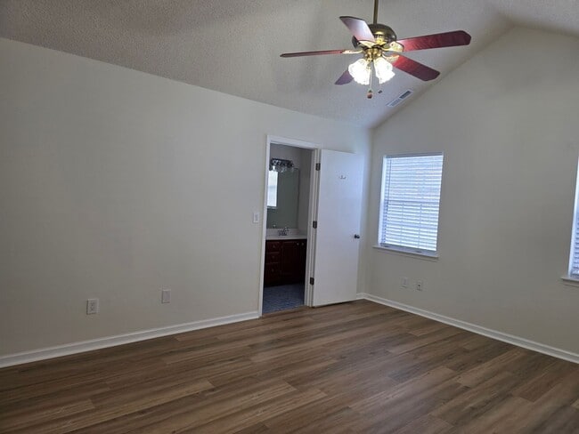 Building Photo - Charming 3-Bedroom Home in Desirable Shadowmoss Community