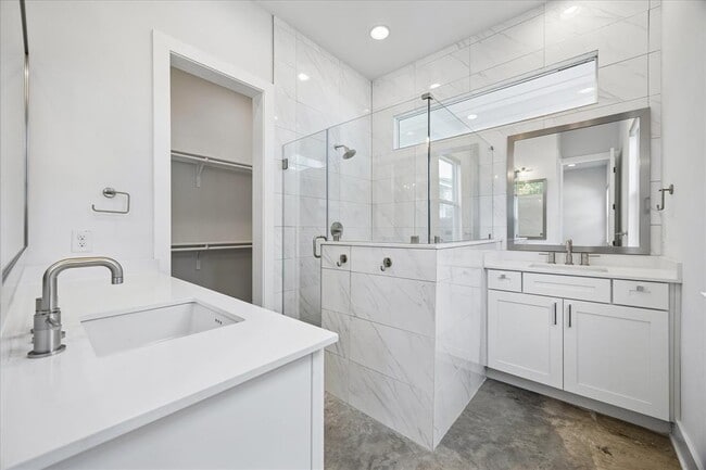 Building Photo - 610 W 33rd St